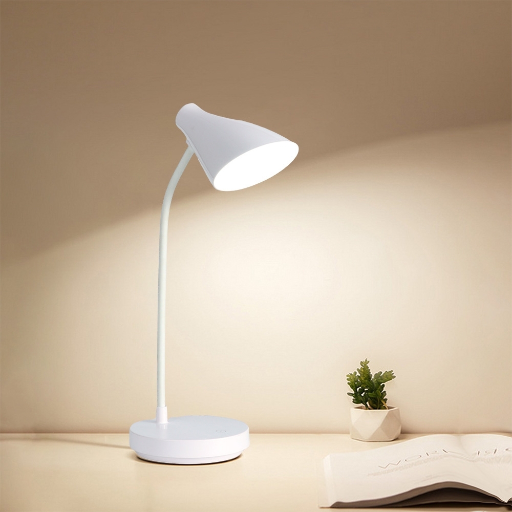 LUMINÁRIA ARTICULÁVEL EM LED RECARREGÁVEL